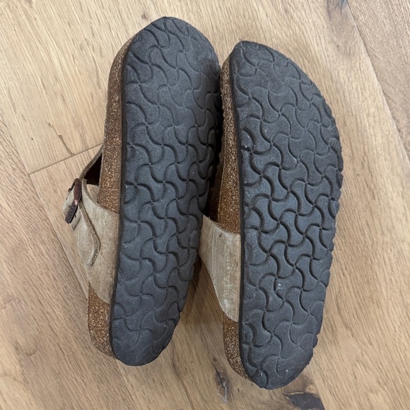 Birkenstock Cream and Brown Sandals - Picture 5 of 5